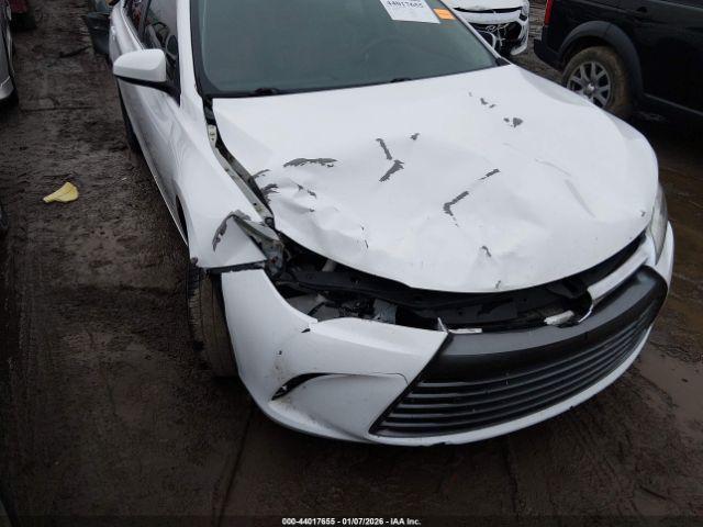 Toyota Camry Le Image 9