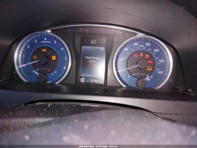 Toyota Camry Le Image 6