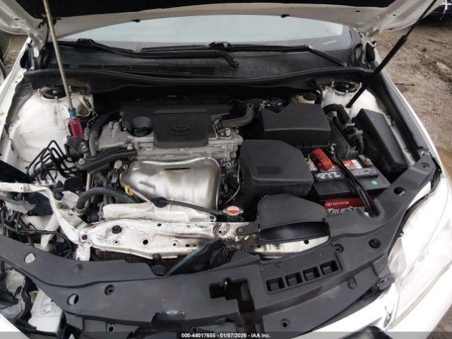 Toyota Camry Le Image 8