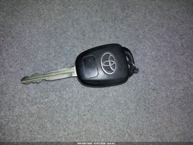 Toyota Camry Le Image 10