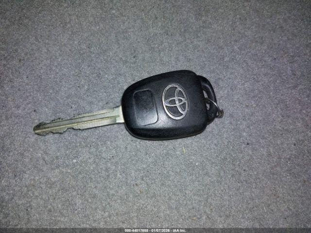 Toyota Camry Le Image 10