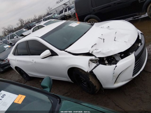 Toyota Camry Le Image 5