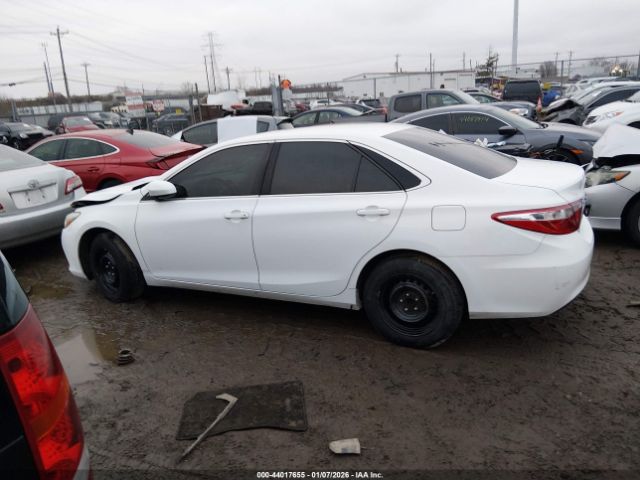 Toyota Camry Le Image 12