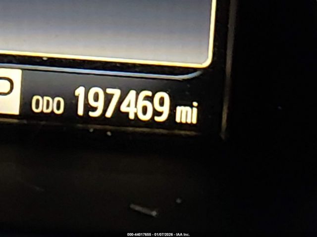 Toyota Camry Le Image 11