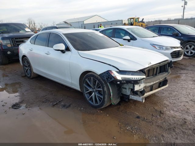 Volvo S90 T6 Momentum Image 1