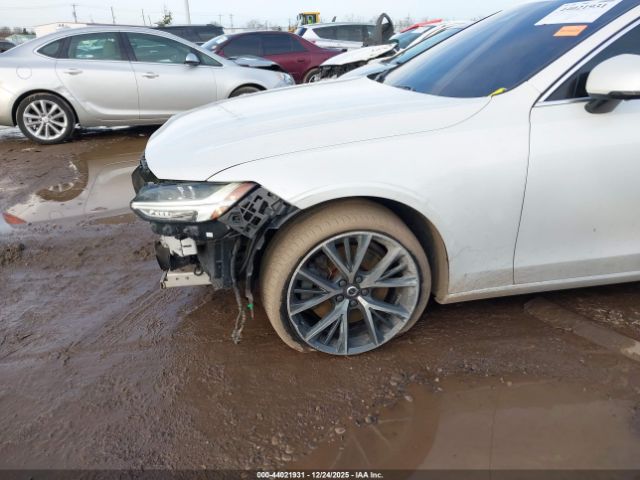 Volvo S90 T6 Momentum Image 10