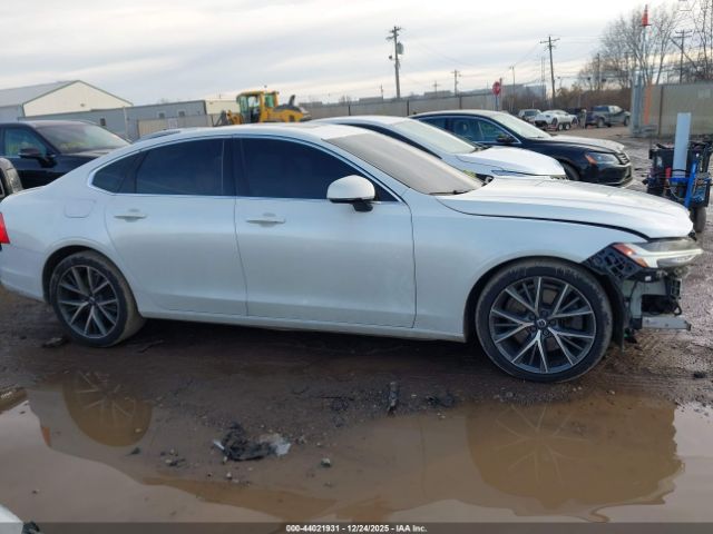 Volvo S90 T6 Momentum Image 3