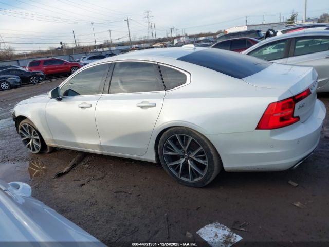 Volvo S90 T6 Momentum Image 2