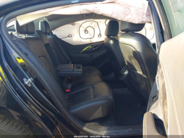 Buick LaCrosse Sport Touring Image 16