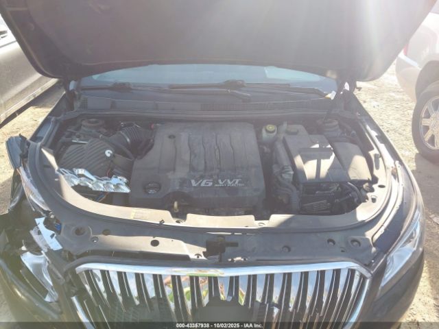 Buick LaCrosse Sport Touring Image 11