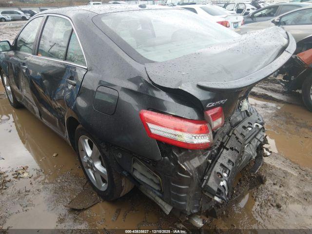 Toyota Camry Xle V6 Image 12