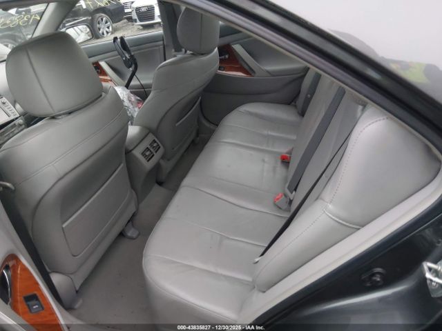 Toyota Camry Xle V6 Image 10