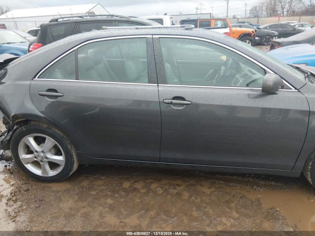 Toyota Camry Xle V6 Image 2