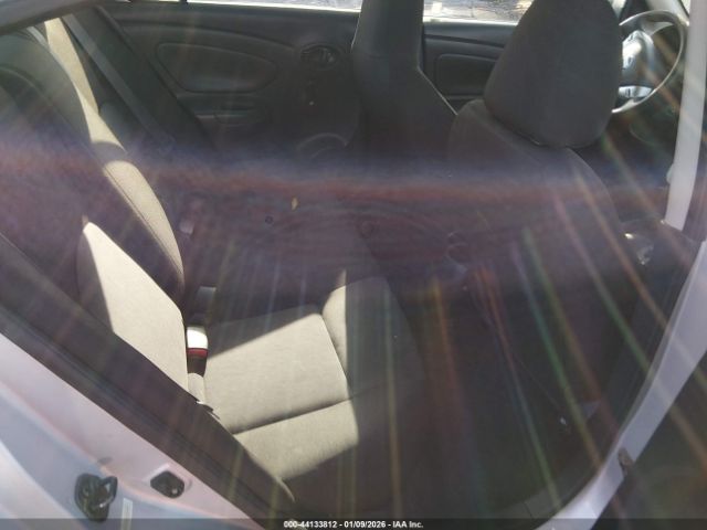 Nissan Versa 1.6 S+ Image 8